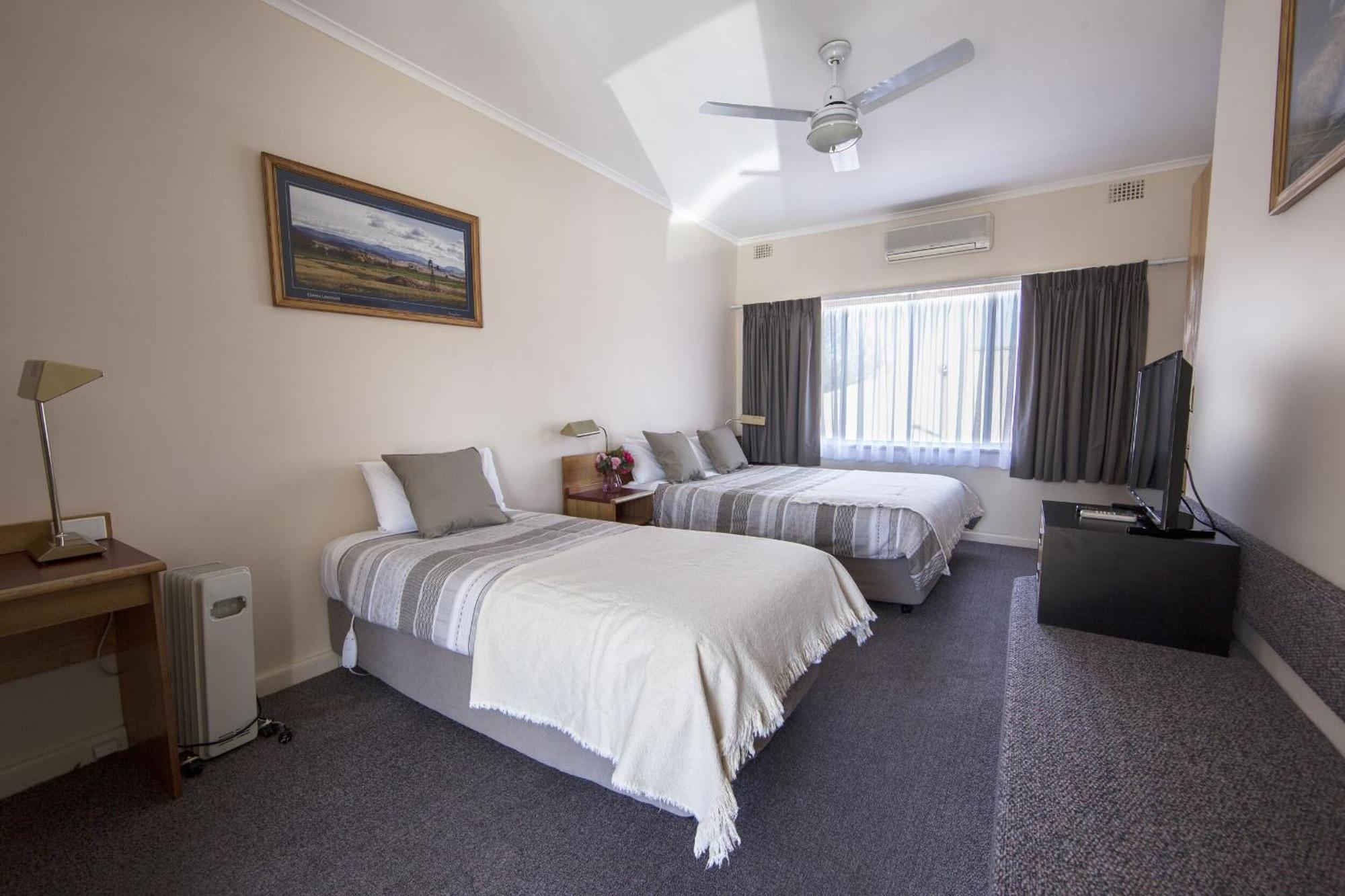 Redhill Cooma Motor Inn מראה חיצוני תמונה