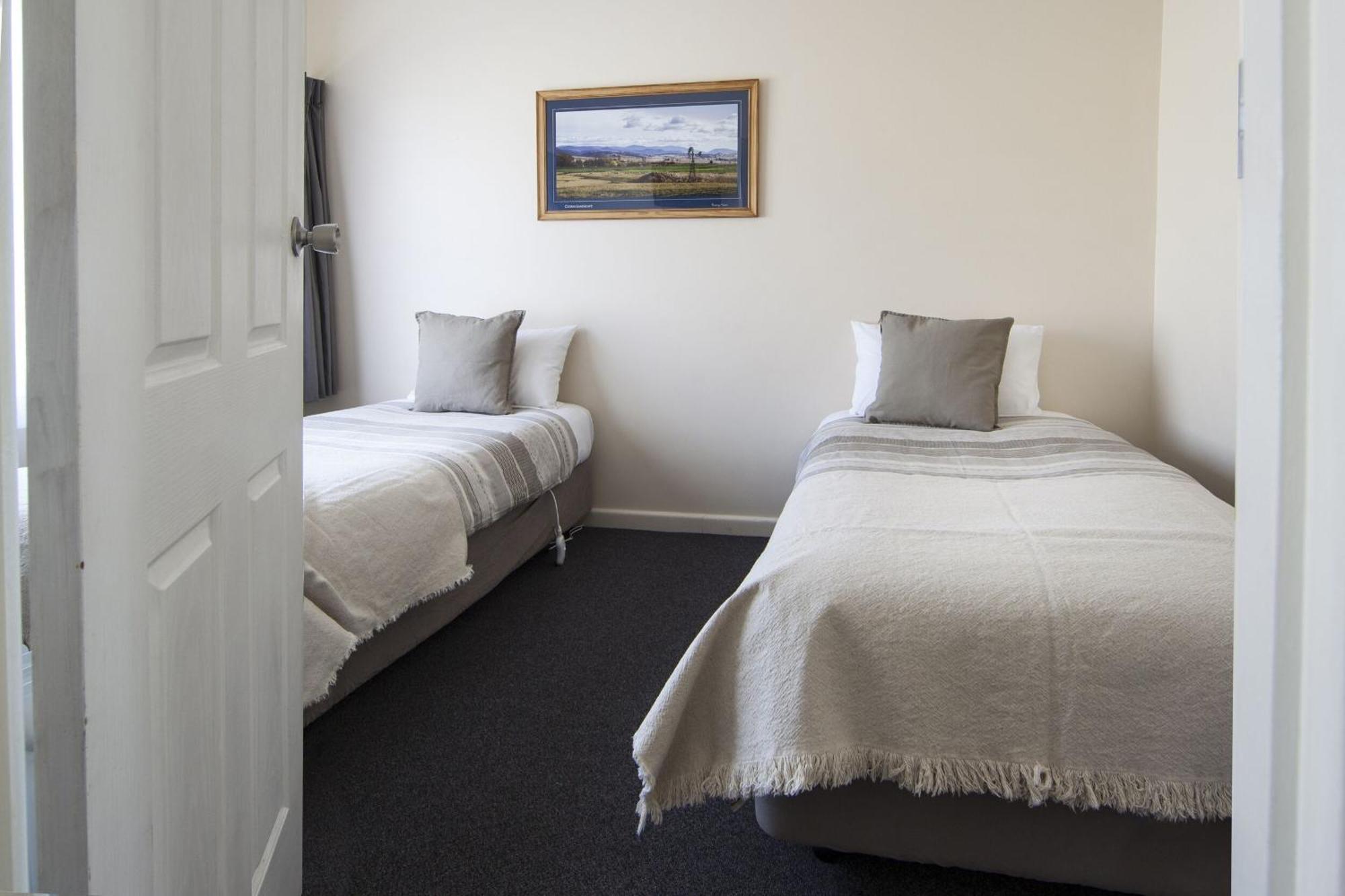 Redhill Cooma Motor Inn מראה חיצוני תמונה