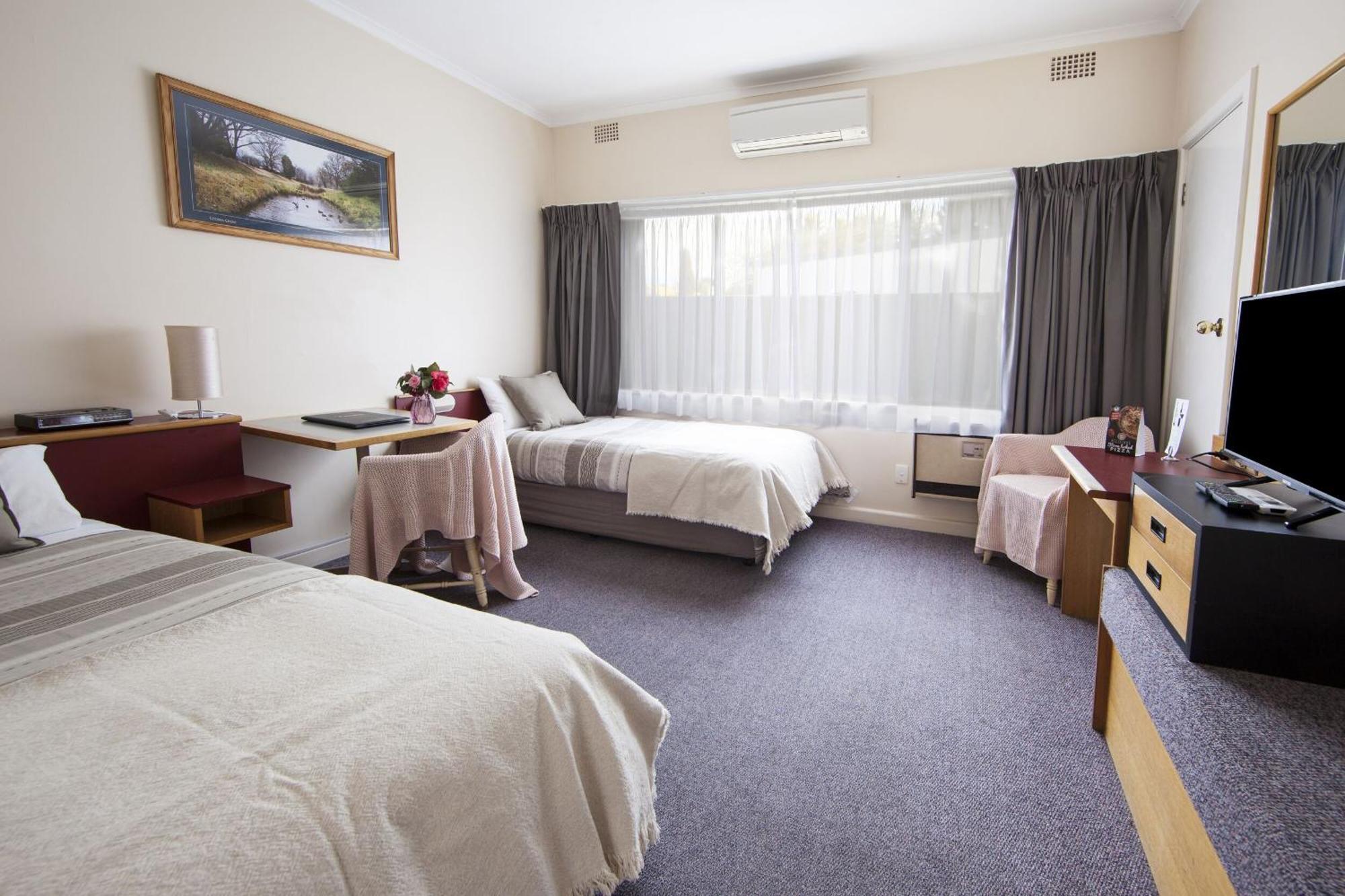 Redhill Cooma Motor Inn מראה חיצוני תמונה